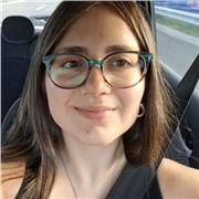 Profesora de lengua imparte clase a niños de primaria, ESO y bachiller